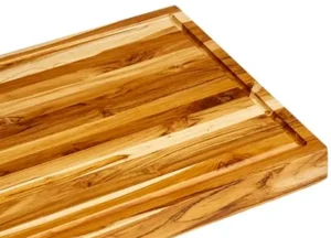 Detailed view of the edge grain construction of the teak cutting board, showing smooth wood surface for durability and knife-friendliness.